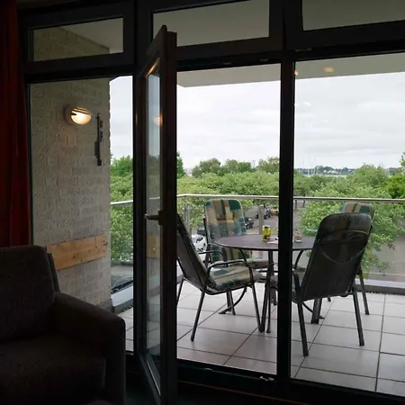 Inselblume 02 - Maritime Ferienwohnung, Blick Zum Yachthafen *