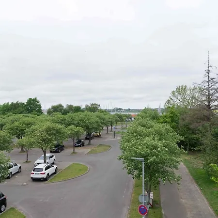 Inselblume 02 - Maritime Ferienwohnung, Blick Zum Yachthafen Dom wakacyjny